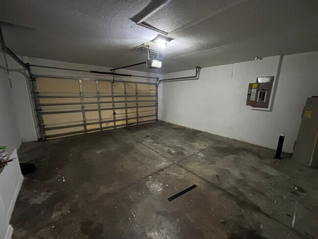 Building Photo - 3/2 Home Marion Oaks