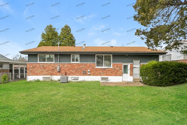 Building Photo - 2230 Hollis Dr