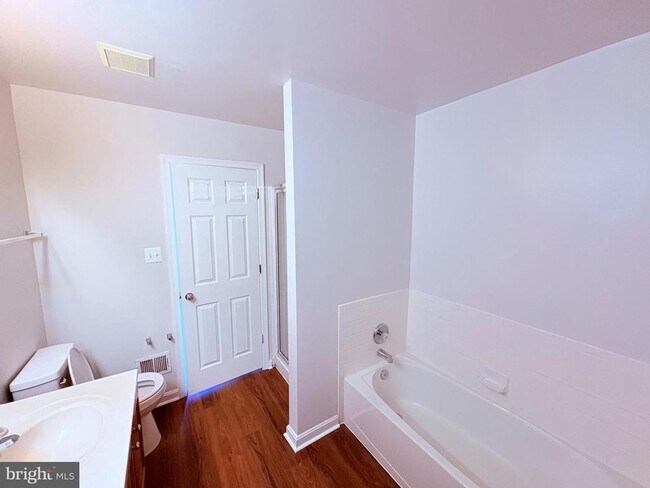 Building Photo - 45474 Oak Trail Square