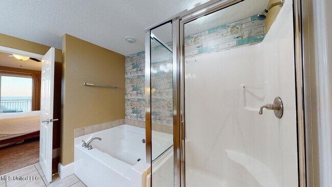 Building Photo - 2228 Beach Dr