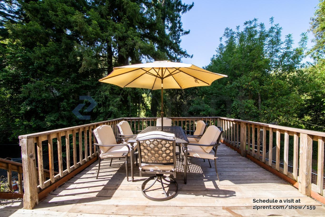 Building Photo - 10590 River Dr