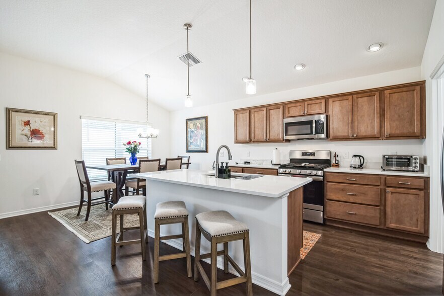 Building Photo - 7007 Minchew Cir
