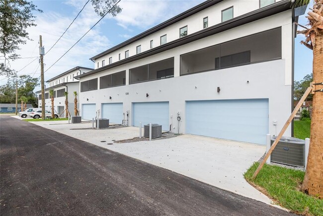 Building Photo - 530 W Plaza Pl