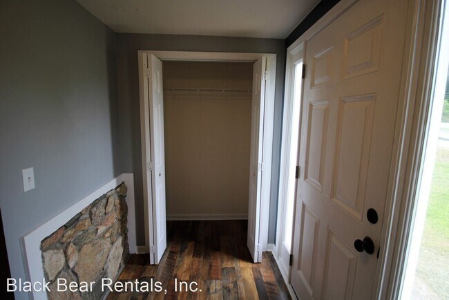 Building Photo - 1 br, 2 bath House - 424 Deaverview Road