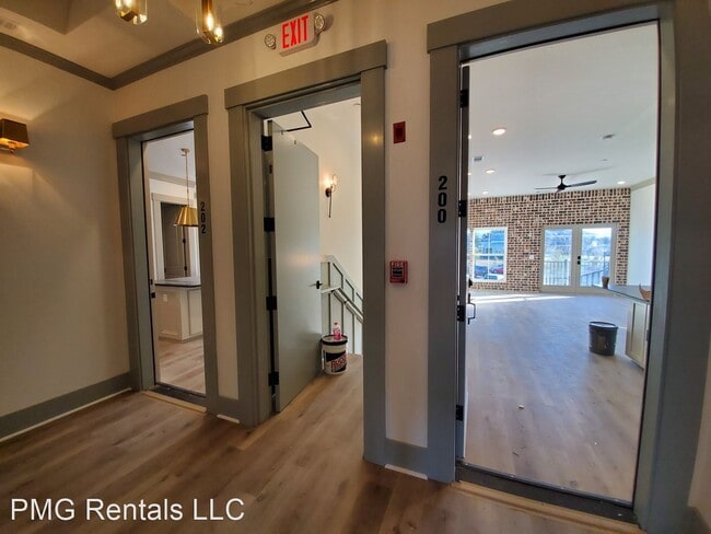 Building Photo - 1 br, 1 bath House - 79 South College Street