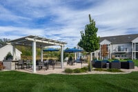 Building Photo - Lake Pointe