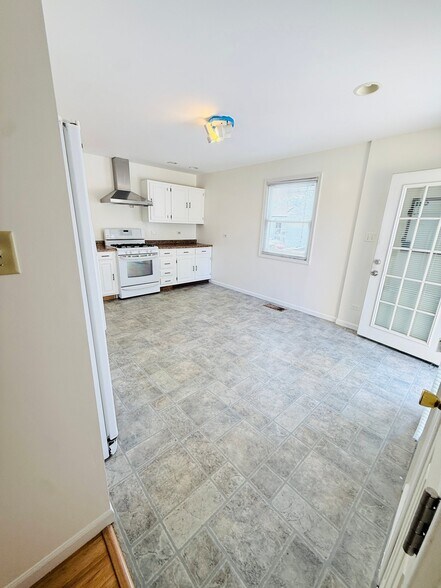 Building Photo - 2904 Stork Ct