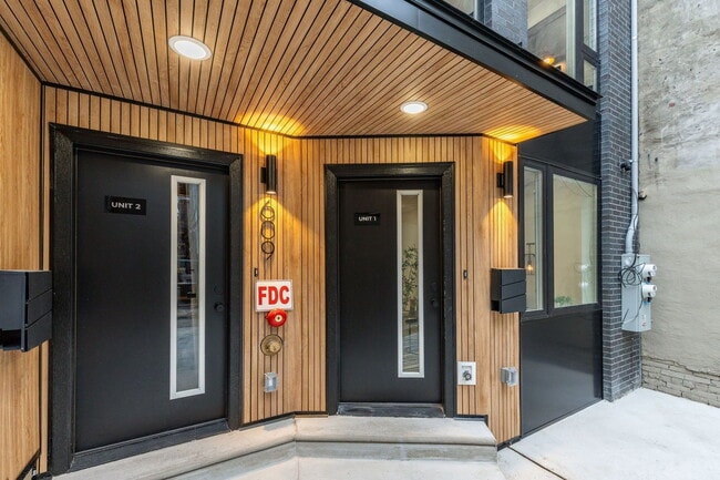 Building Photo - 609 S Orianna St