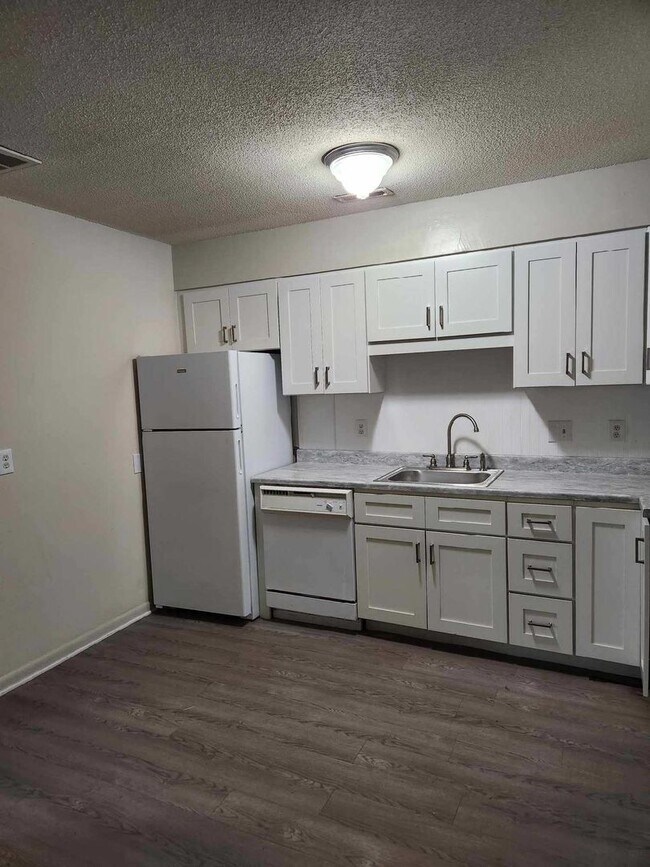 Building Photo - 1402-H Gorman St ~ Woodall Apartments ~ 1 ...