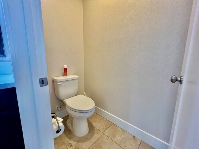 Building Photo - Application Pending! Lovely 4 bedroom 2.5 ...