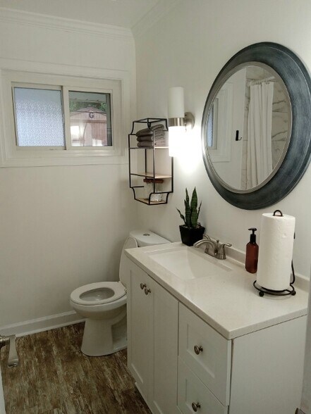 Building Photo - 1901 River Oaks Dr