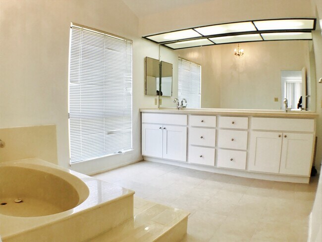 Building Photo - Very Spacious home in the desirable Porter Ranch area with a separate detached guest house