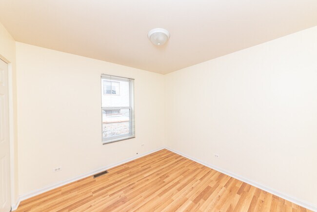 Building Photo - 1509 N Talman Ave