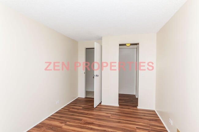 Building Photo - 2 bedroom, 1 bath unit with 1 parking stal...
