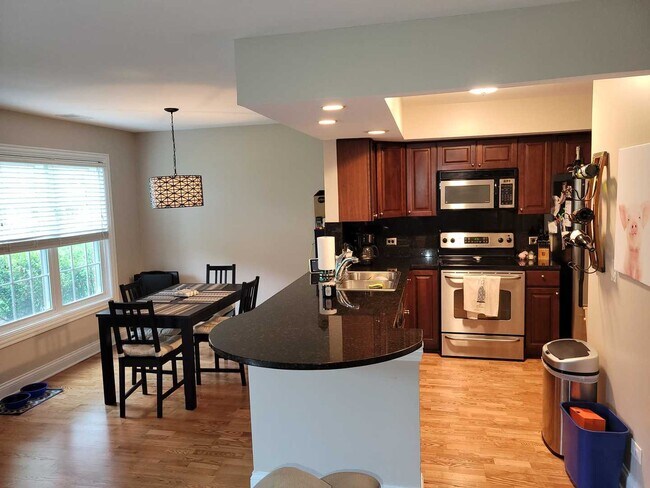 Building Photo - 35 Foxcroft Rd