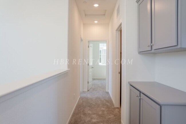 Building Photo - TRACY HILLS - Four Bedroom Spectacular Home - Full Bed/Bath Located on 1st Floor