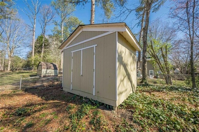 Building Photo - 2491 Redfield Dr