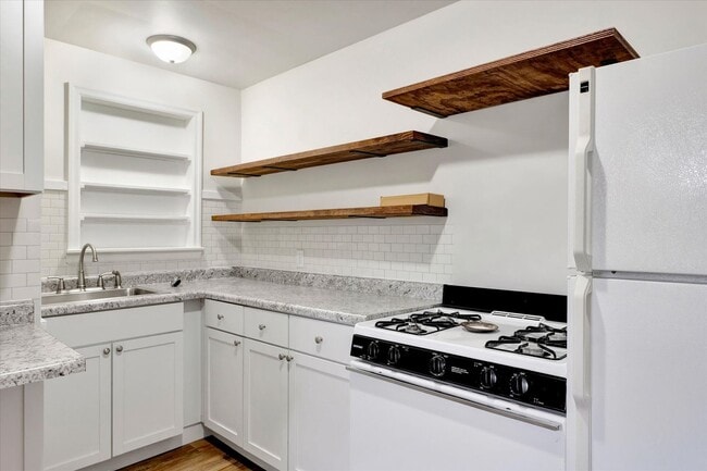 Primary Photo - 2 BED / 1 BATH HOUSE NEAR CAMPUS W/ CHARMING CHARACTER