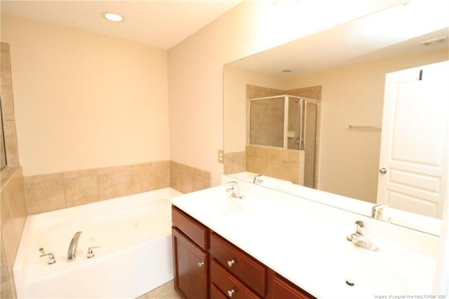 Building Photo - 711 Keystone Park Dr