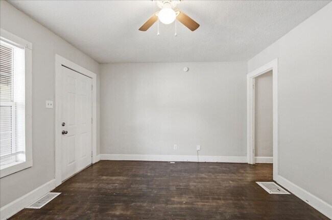 Building Photo - 37-37 S Sherman Dr
