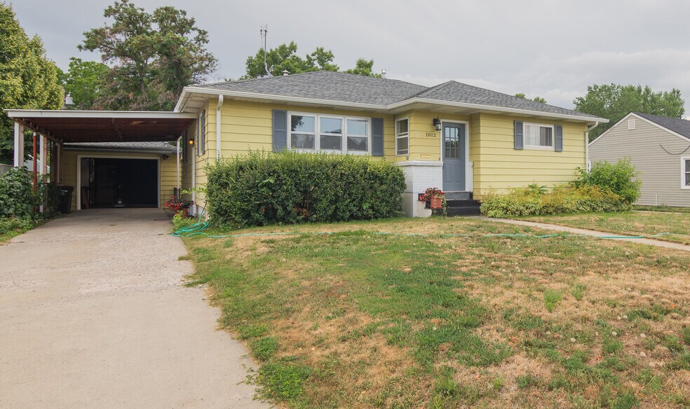Primary Photo - 1012 Avenue C
