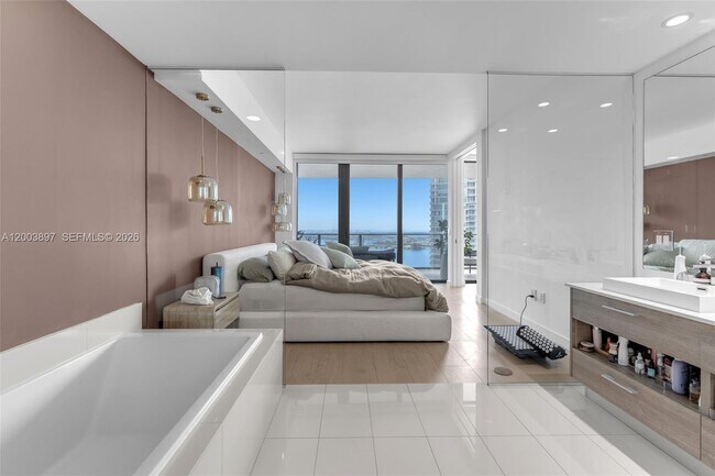 Building Photo - 650 NE 32nd St