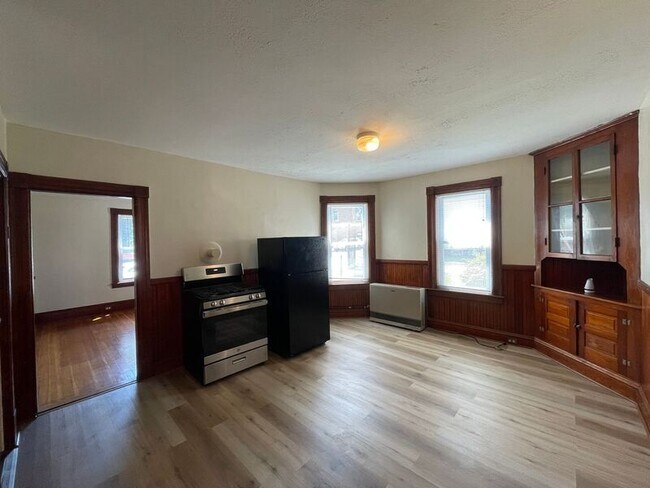 Building Photo - 68 Laval St