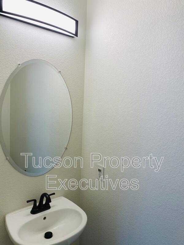 Building Photo - 11879 W Fontenelle Dr