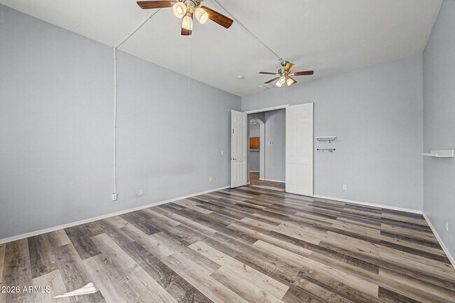 Building Photo - 7233 W Paradise Ln