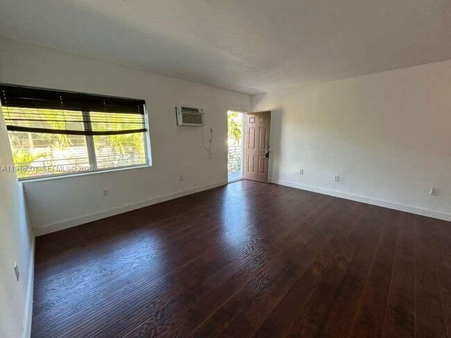 Building Photo - 8321 Crespi Blvd