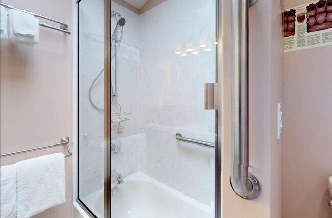 Building Photo - 6625 Amherst N St