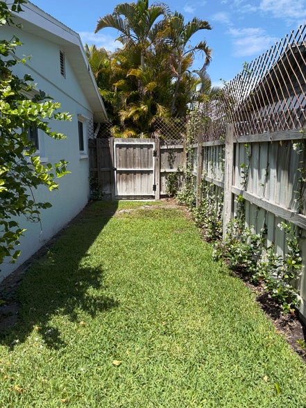 Building Photo - 262 43rd Ave NE