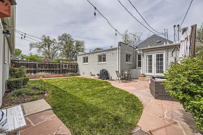 Building Photo - 2BD, 1BA Half-Duplex in Platt Park with Oversized 2-Car Garage