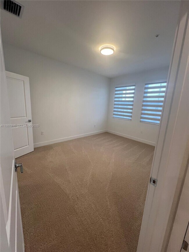 Building Photo - 141 SW 171st Ave