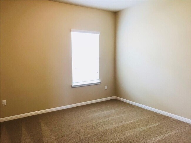 Building Photo - 1532 Maier Dr