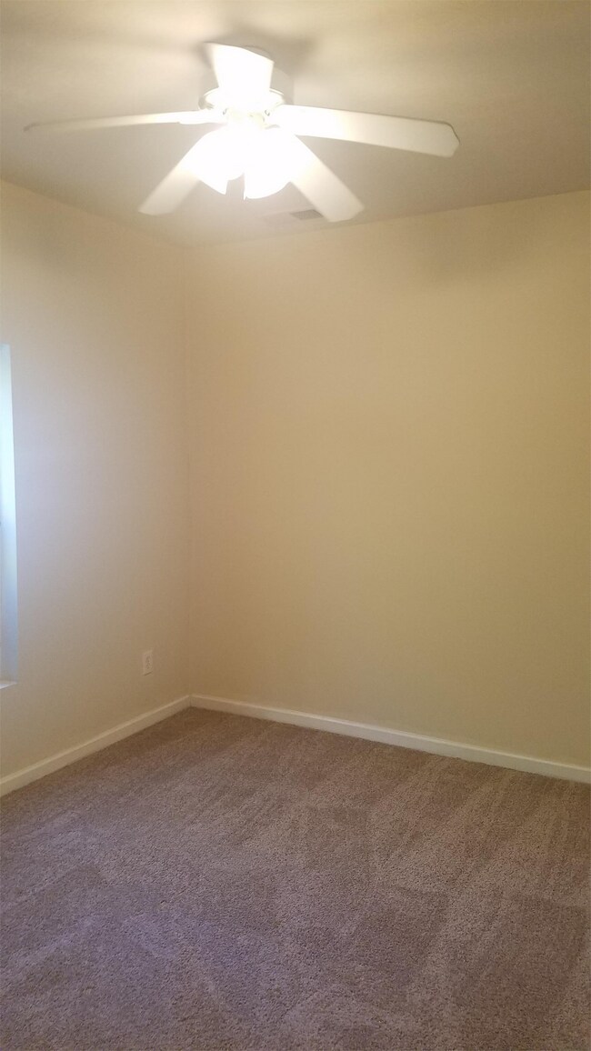 Building Photo - 205 Westwood Ct