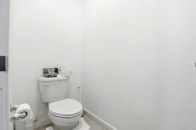 Building Photo - 6737 W Vly Vw Dr