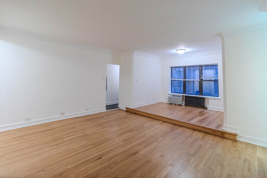 Building Photo - 340 E 50th St