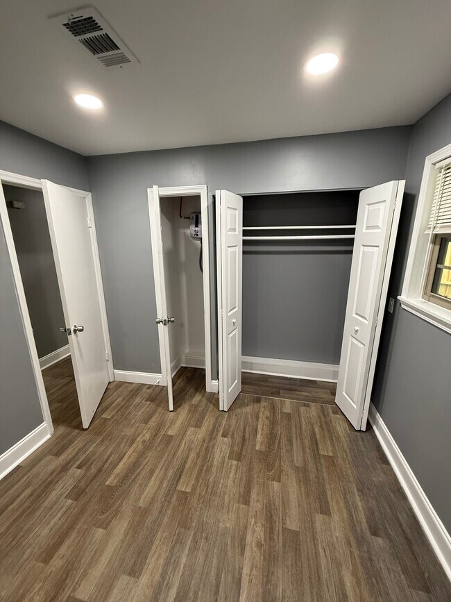 Building Photo - 1512 Waverly Way