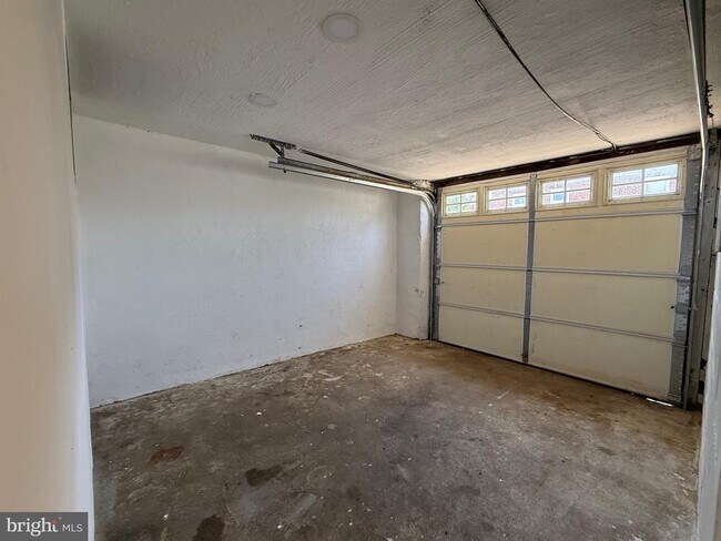 Building Photo - 1600 Fox Chase Rd