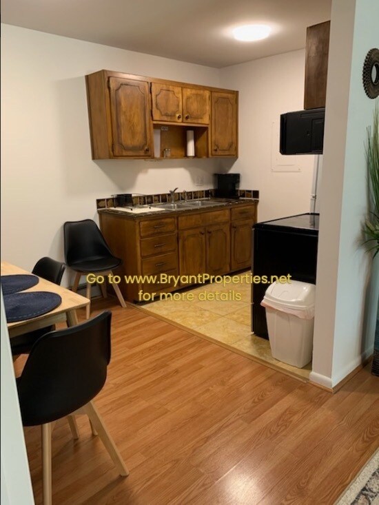 Building Photo - Nashville - Vanderbilt Area - 1-Bedroom-Fu...
