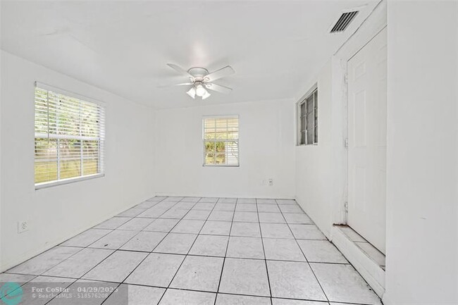 Building Photo - 1075 NW 133rd St