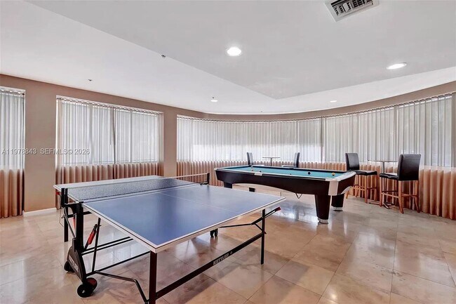 Building Photo - 2699 Tigertail Ave