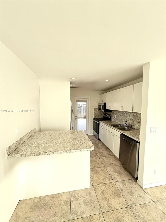 Building Photo - 1513 NE 30th Ct