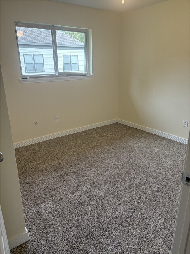 Building Photo - 115 N Shirley St