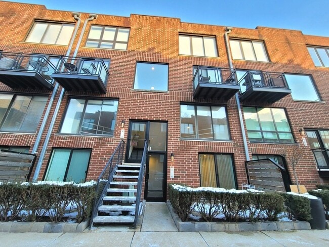 Building Photo - 843 W Grace St