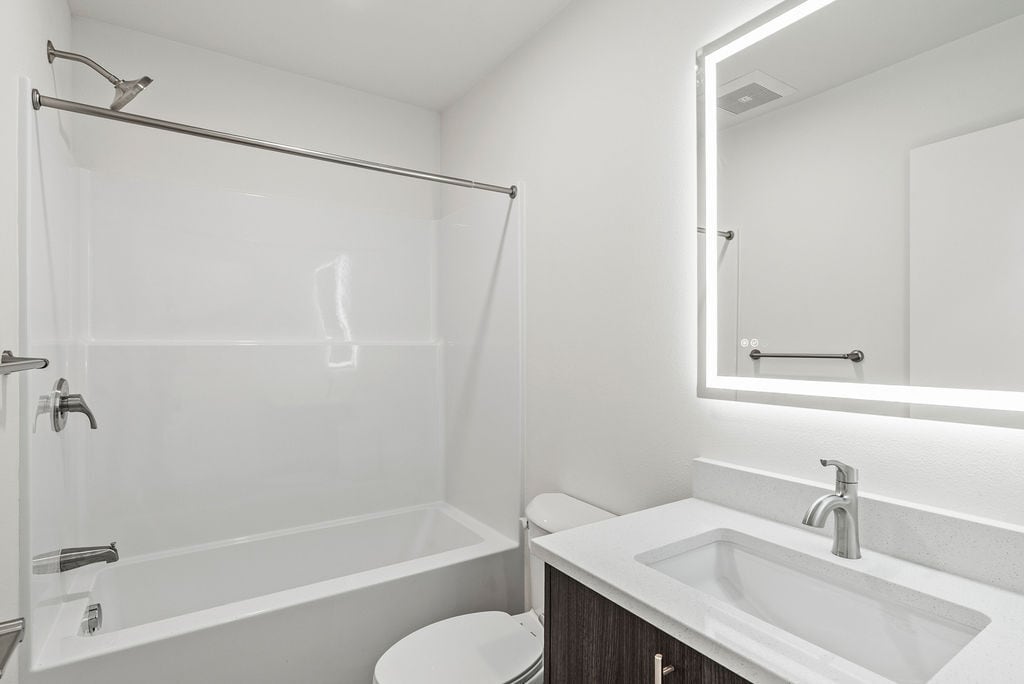 Luxury Bathrooms - 2175 SE Stark St