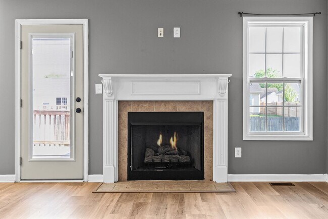 Building Photo - Pet Friendly Three Bedroom!