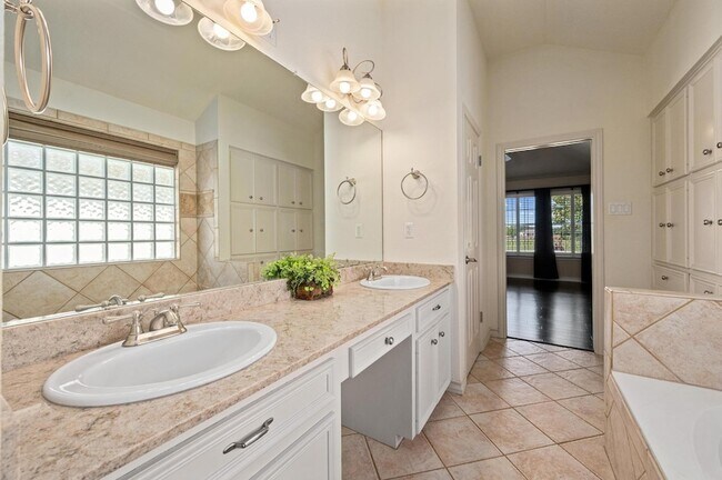 Building Photo - 30117 Hacienda Ln