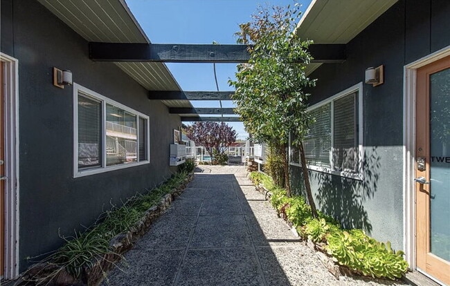 Building Photo - 2325 Kansas Ave